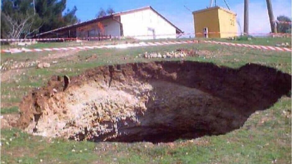 Скриншот 10 из A Hole to Another Place SCP-1437